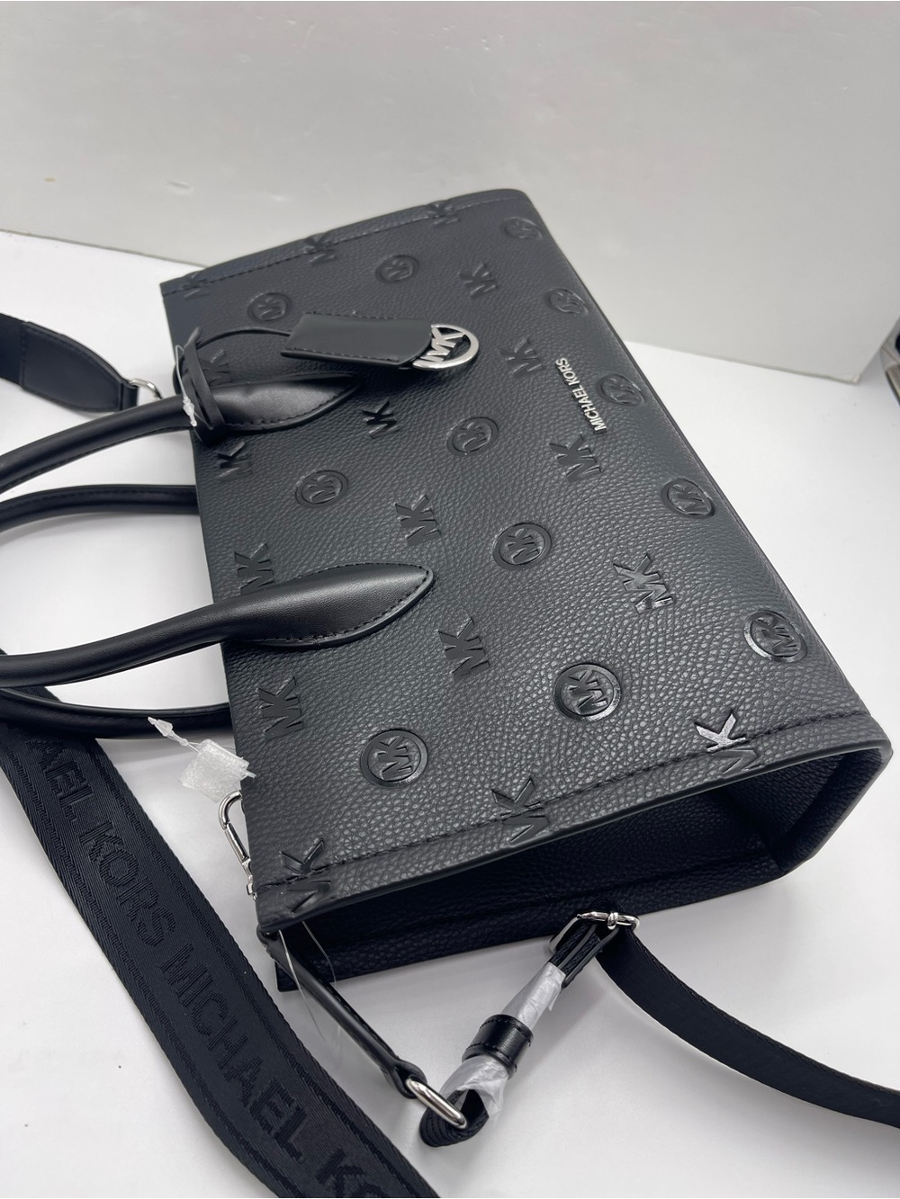 MICHAEL KORS Mirella Md Logo Debossed Satchel Shoulder Tote Crossbody
Black
NWT - Picture 8 of 16